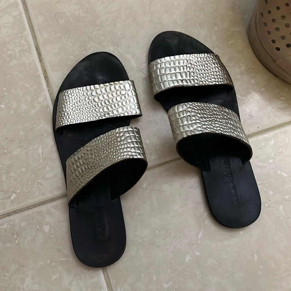 Perfect for beach or summer time!!